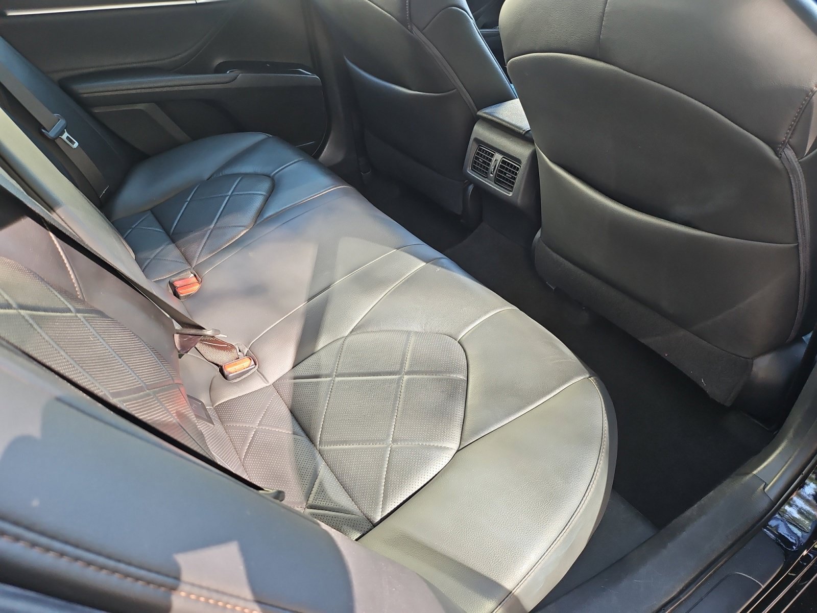 Used 2018 Toyota Camry XLE FWD image 30