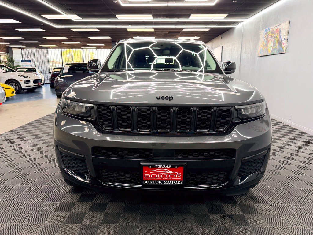 Used 2022 Jeep Grand Cherokee L Limited w/ Black Appearance Package RWD image 4