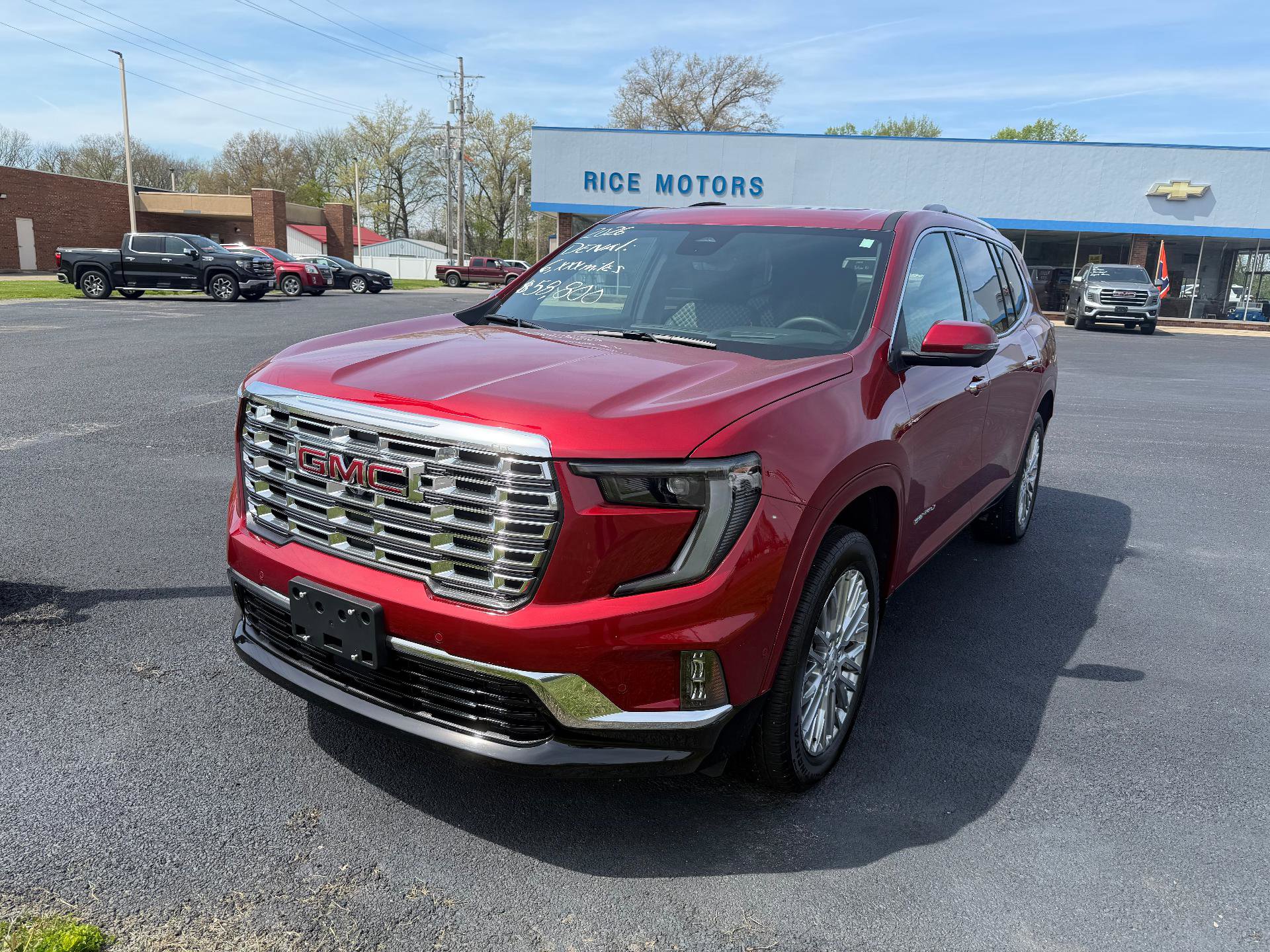 Used 2026 GMC Acadia Denali w/ Super Cruise Package image 1