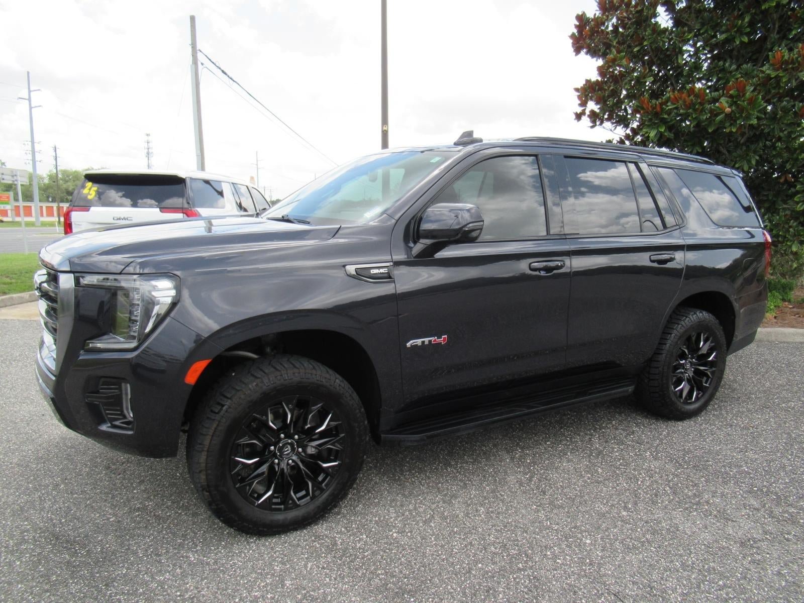 Used 2024 GMC Yukon AT4 w/ Technology Package AWD/4WD image 4