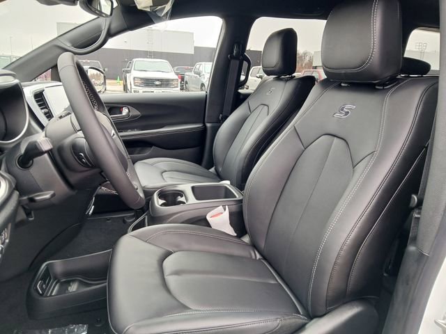 New 2026 Chrysler Pacifica Select image 10
