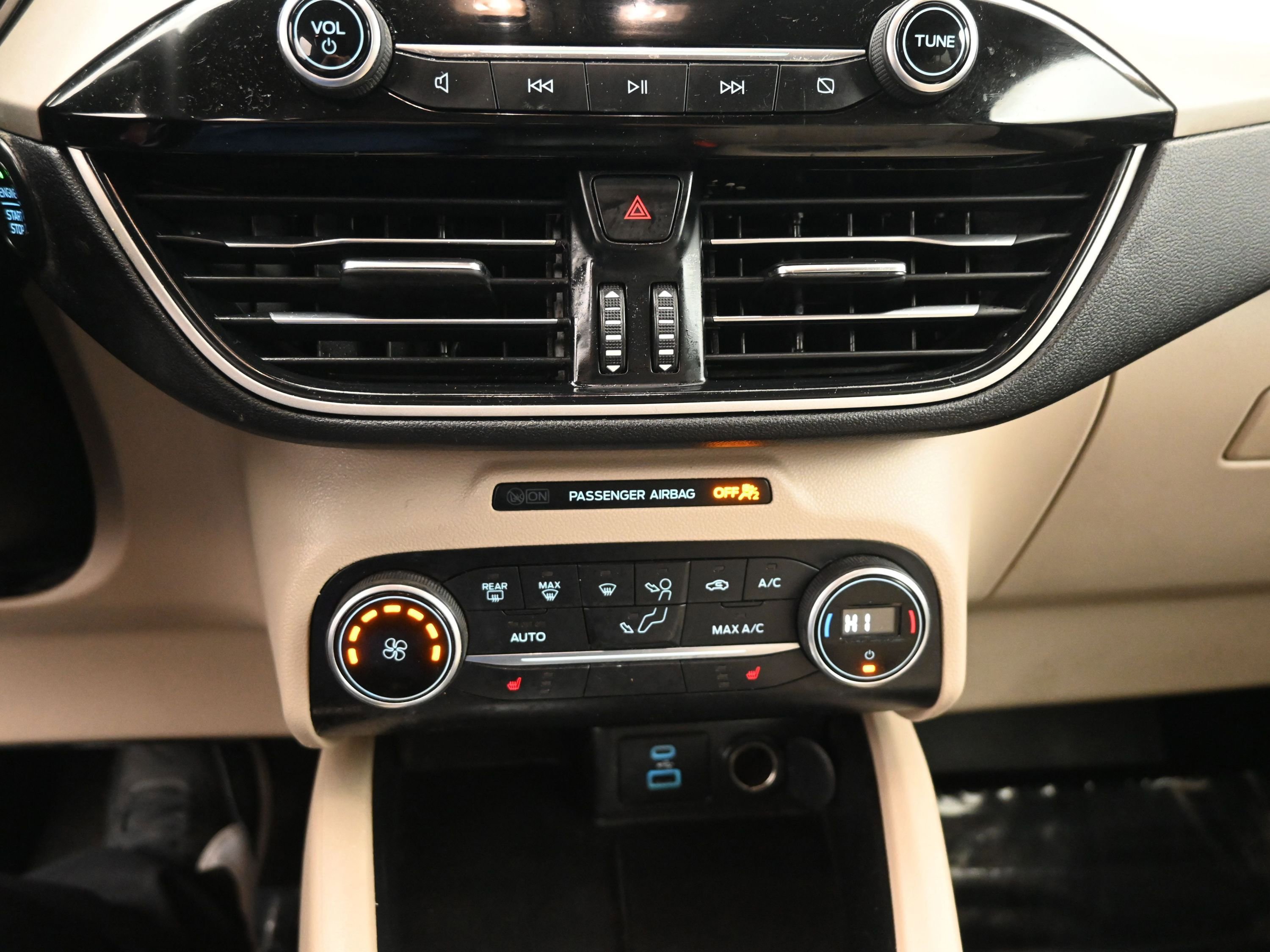 Used 2020 Ford Escape SE image 15