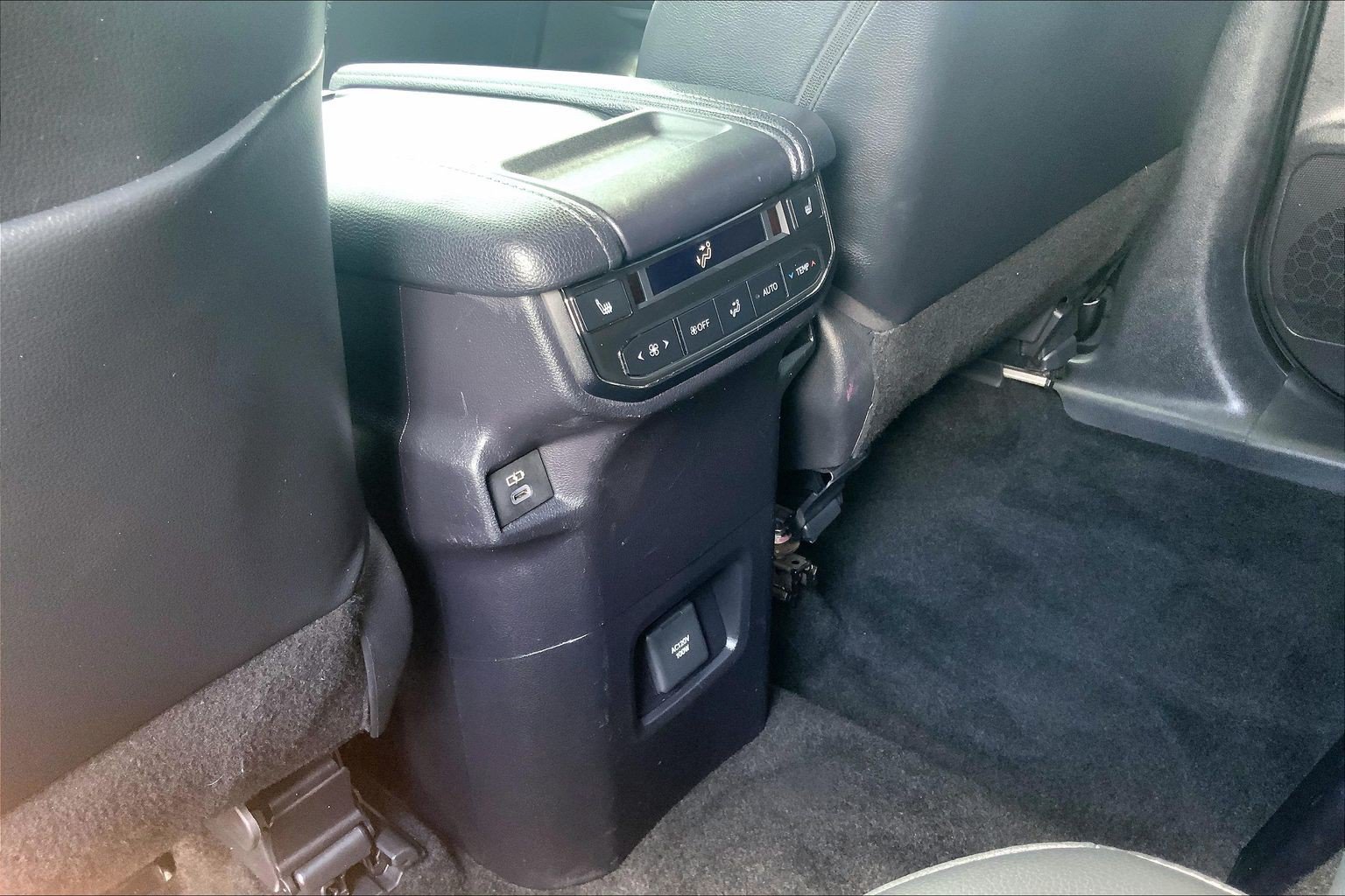 Used 2024 Toyota Grand Highlander AWD image 40