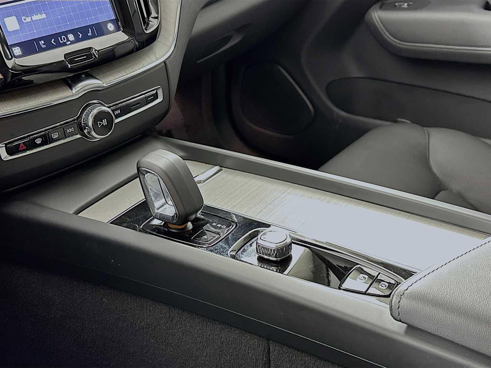 Certified 2025 Volvo XC60 T8 Plus w/ Protection Package Premier image 16