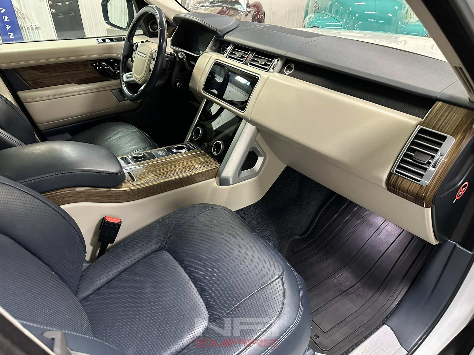 Used 2018 Land Rover Range Rover Supercharged AWD/4WD image 37