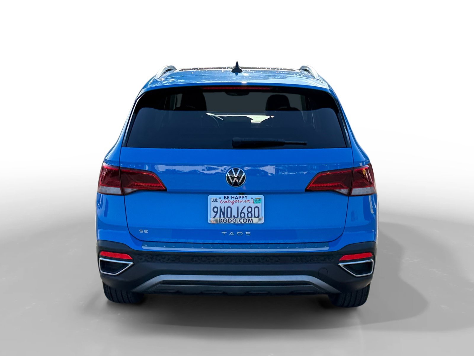 Used 2024 Volkswagen Taos SE w/ Panoramic Sunroof Package FWD image 4