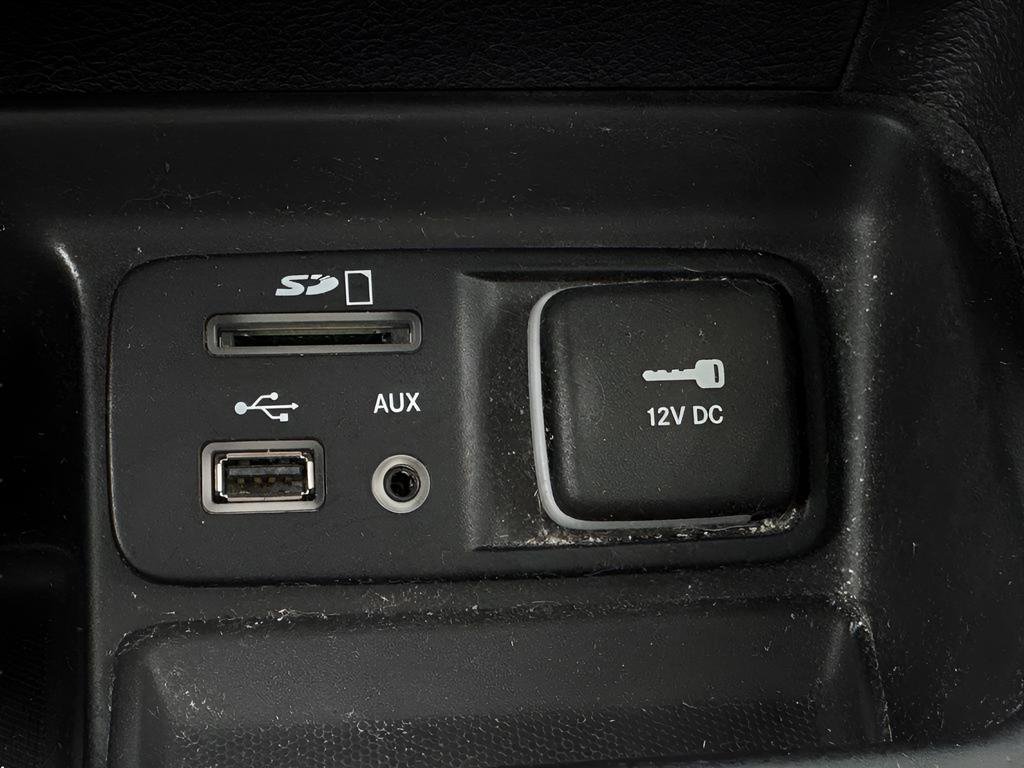 Used 2018 Jeep Cherokee Latitude w/ Altitude Package FWD image 30