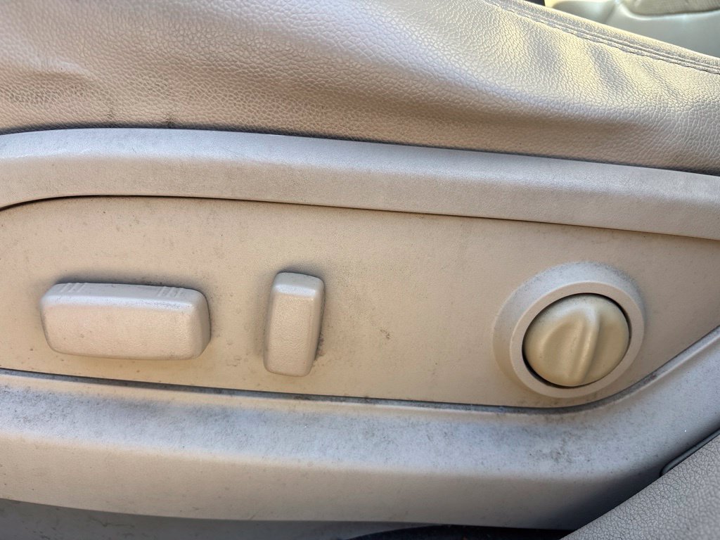 Used 2011 Buick Enclave CXL FWD image 18