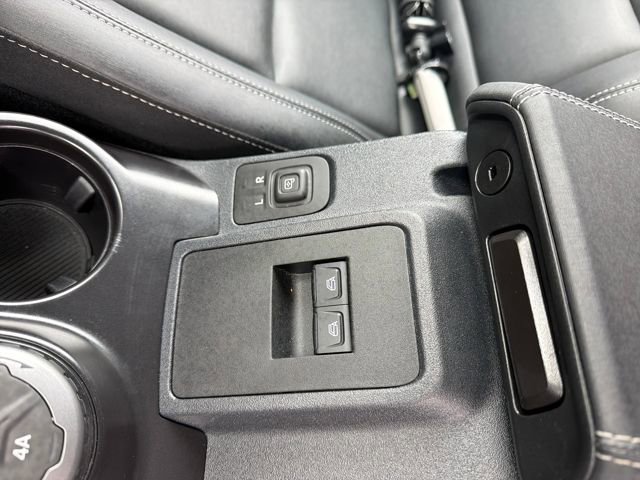 Used 2025 Ford Bronco Badlands image 14