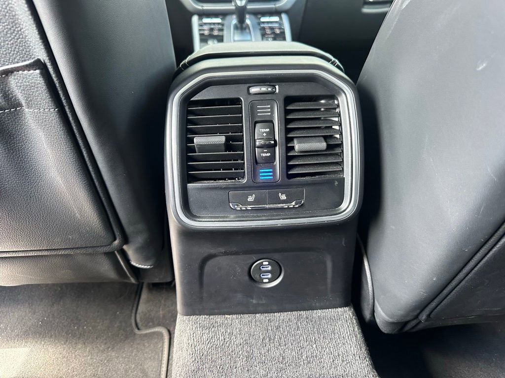 Certified 2023 Porsche Macan AWD/4WD image 35
