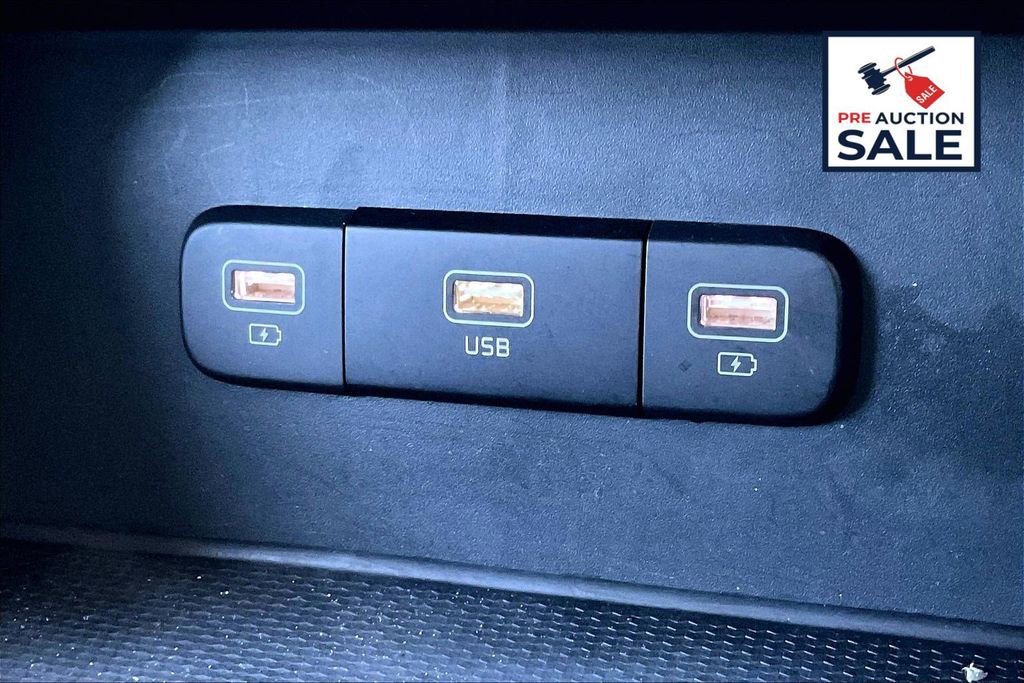 Used 2024 Kia Carnival LX image 32