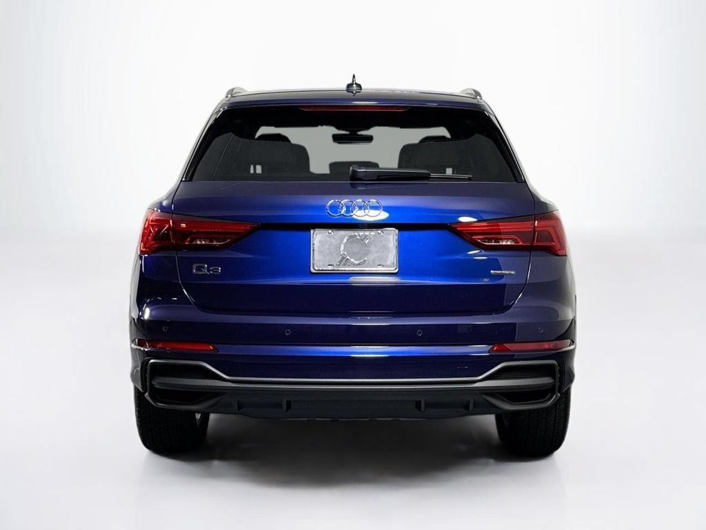 Used 2025 Audi Q3 2.0T Premium w/ Convenience Package AWD/4WD image 4