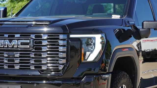Used 2025 GMC Sierra 2500 Denali Ultimate AWD/4WD image 4