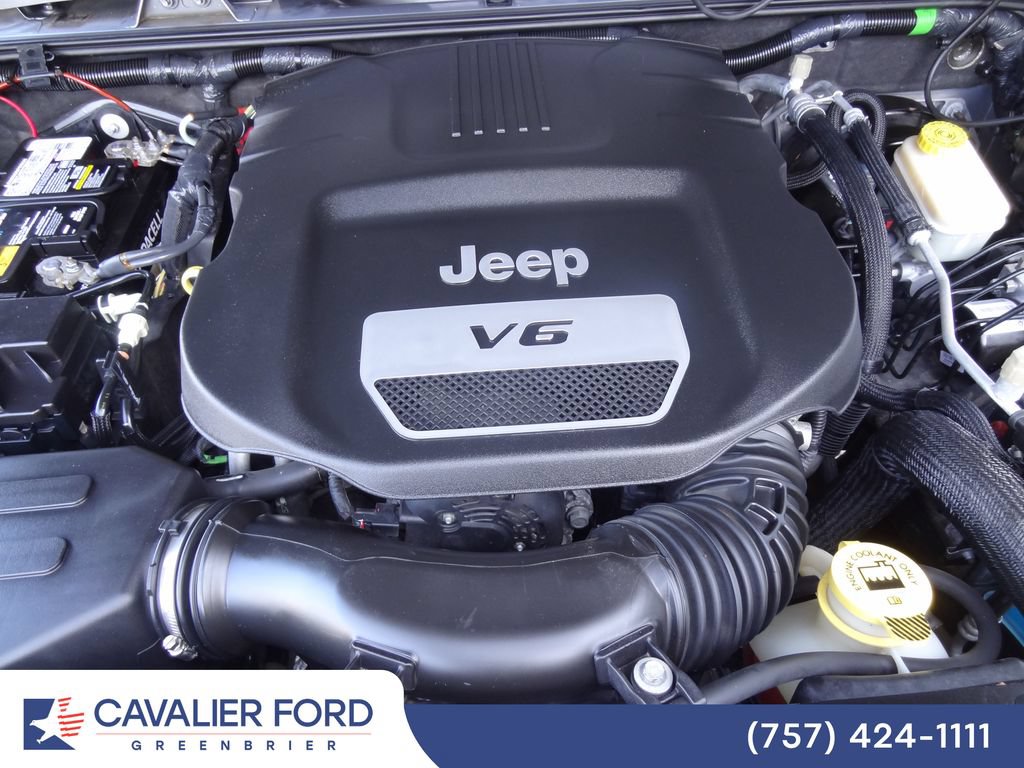 Used 2016 Jeep Wrangler Sahara w/ Connectivity Group AWD/4WD image 35