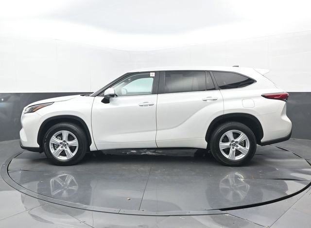 Used 2023 Toyota Highlander LE image 24