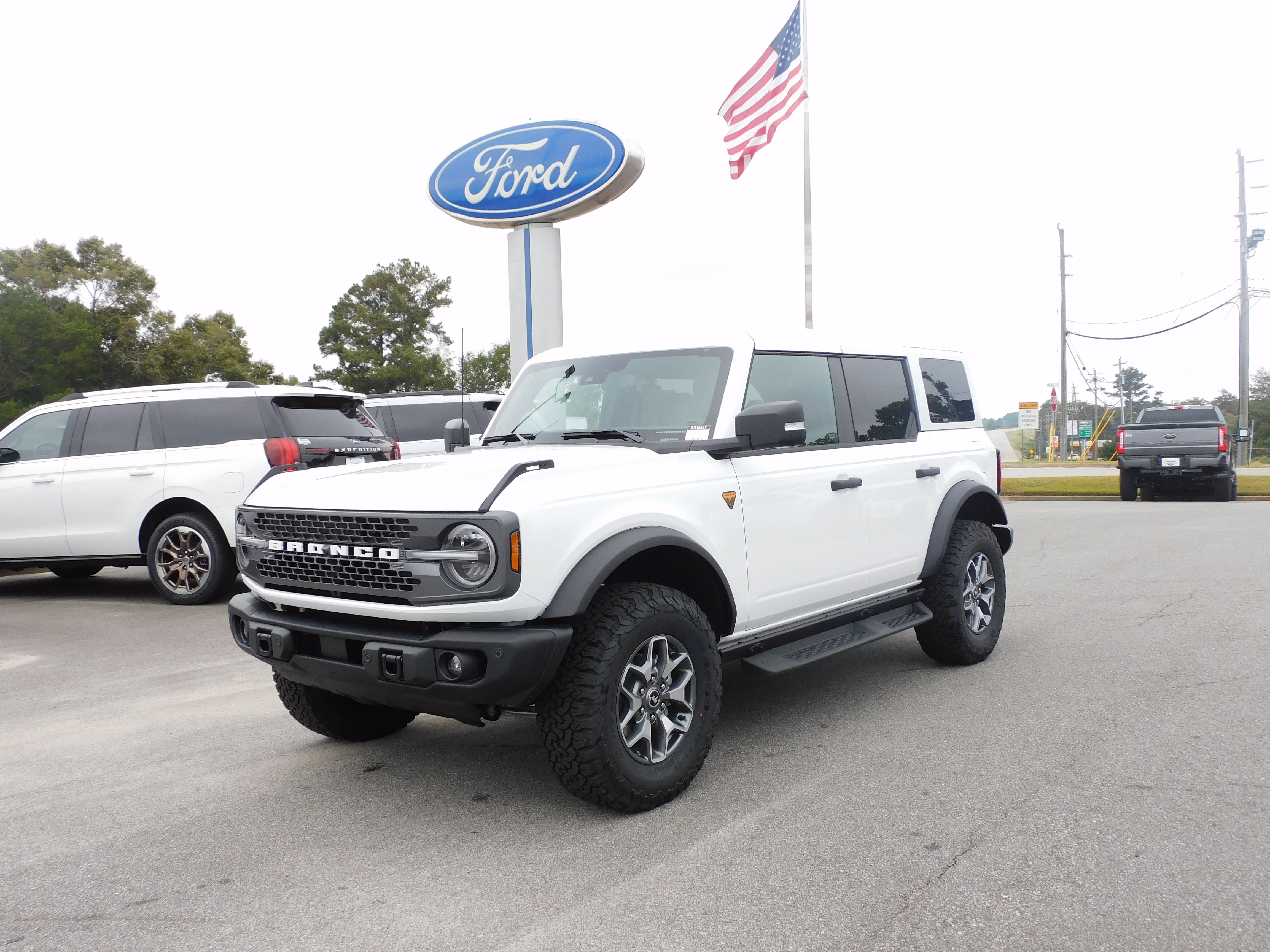 New 2025 Ford Bronco Badlands image 2