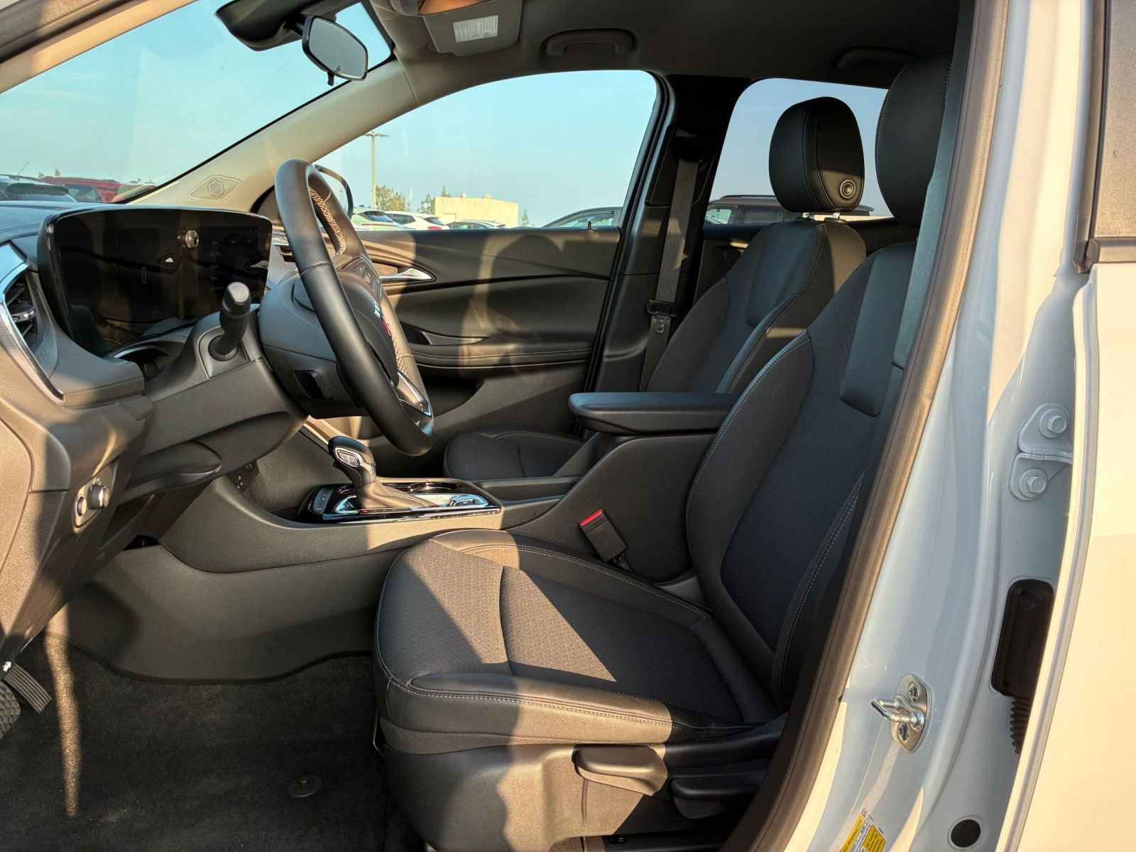 Used 2025 Buick Encore GX Preferred image 24