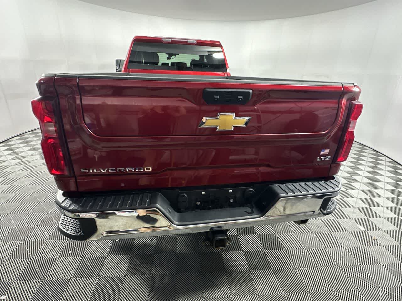 Used 2025 Chevrolet Silverado 3500 LTZ w/ LTZ Convenience Package AWD/4WD image 7