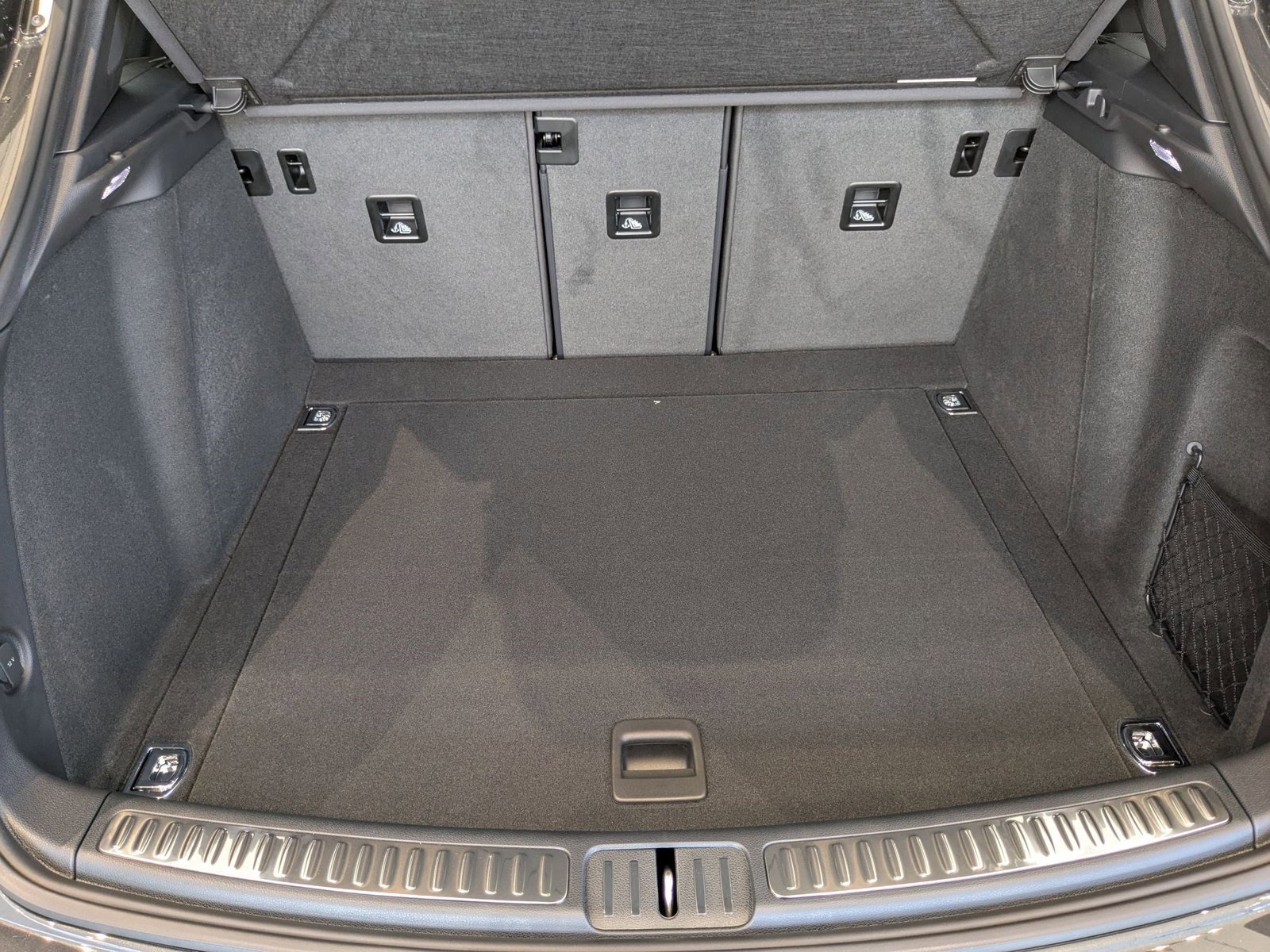 Certified 2025 Porsche Macan image 28