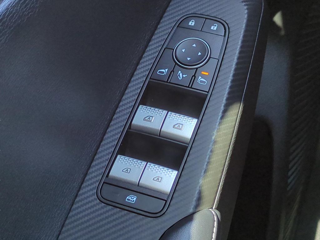 Used 2023 Mitsubishi Outlander SE image 12
