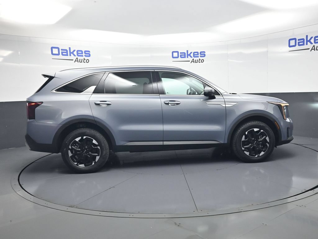 Certified 2025 Kia Sorento S AWD/4WD image 9