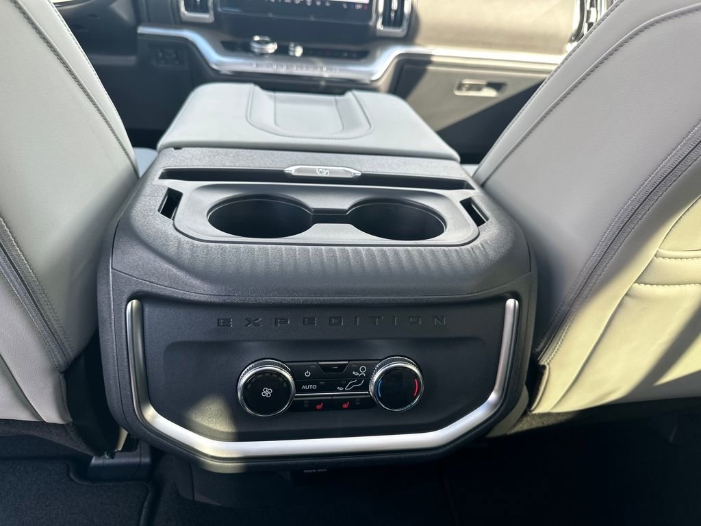 New 2025 Ford Expedition Platinum w/ Driver's Package image 21