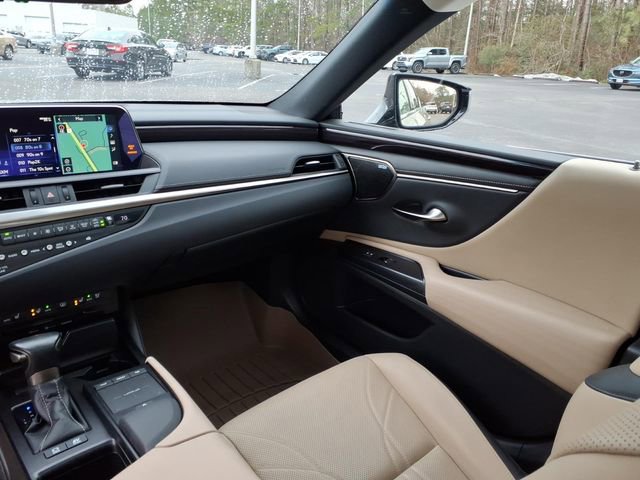 Used 2021 Lexus ES 300h Ultra Luxury w/ Accessory Package 2 image 11