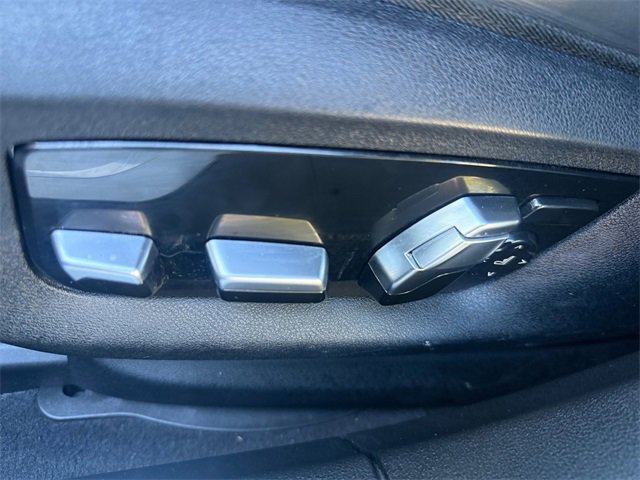 Used 2022 BMW 740i w/ M Sport Package image 12