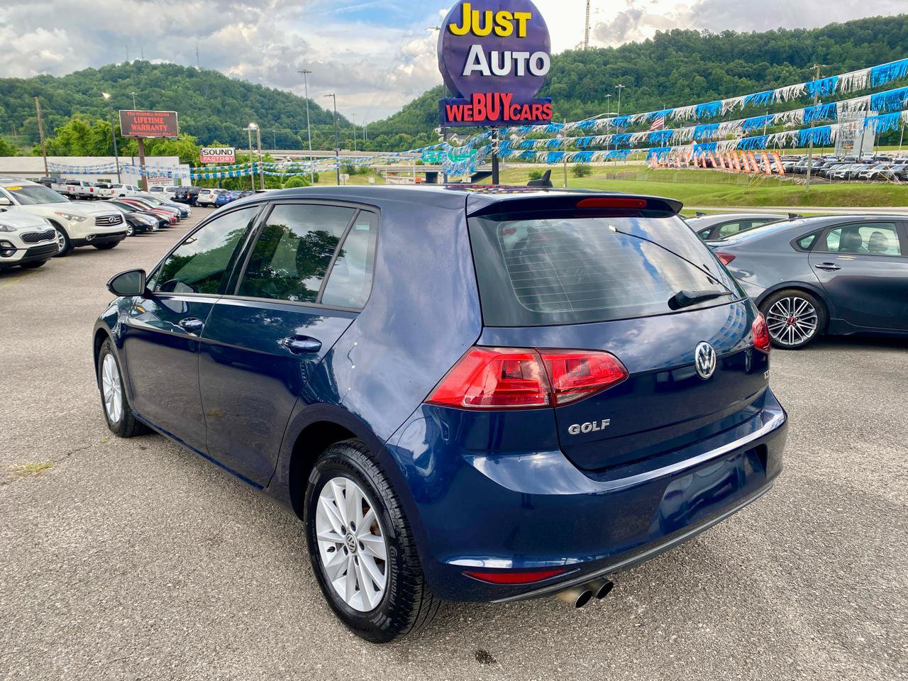 Used 2016 Volkswagen Golf S FWD image 5