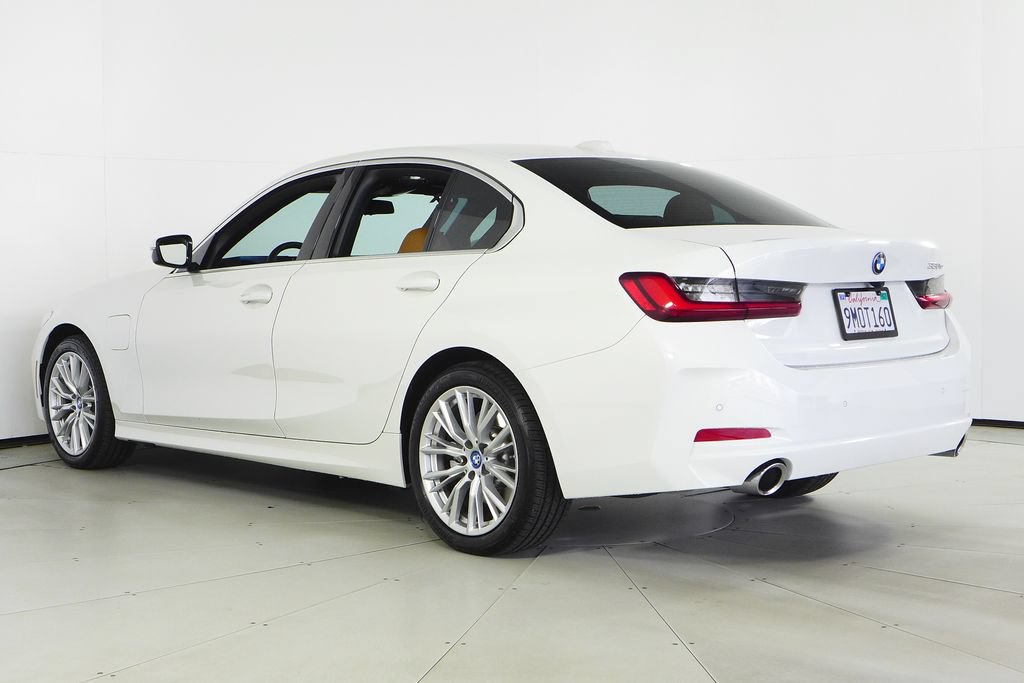 Used 2024 BMW 330e w/ Convenience Package RWD image 9