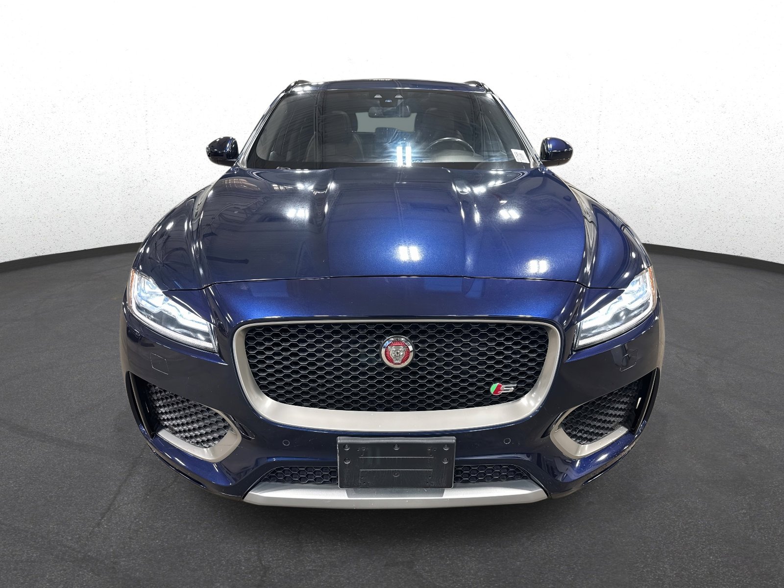Used 2018 Jaguar F-PACE S image 8