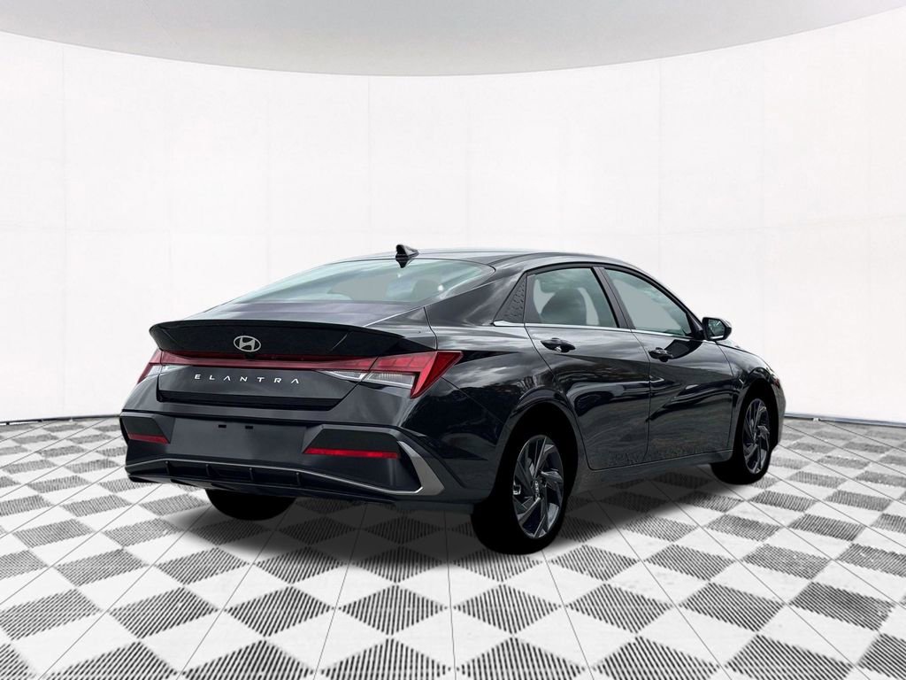New 2026 Hyundai Elantra SEL Sport Premium FWD image 11