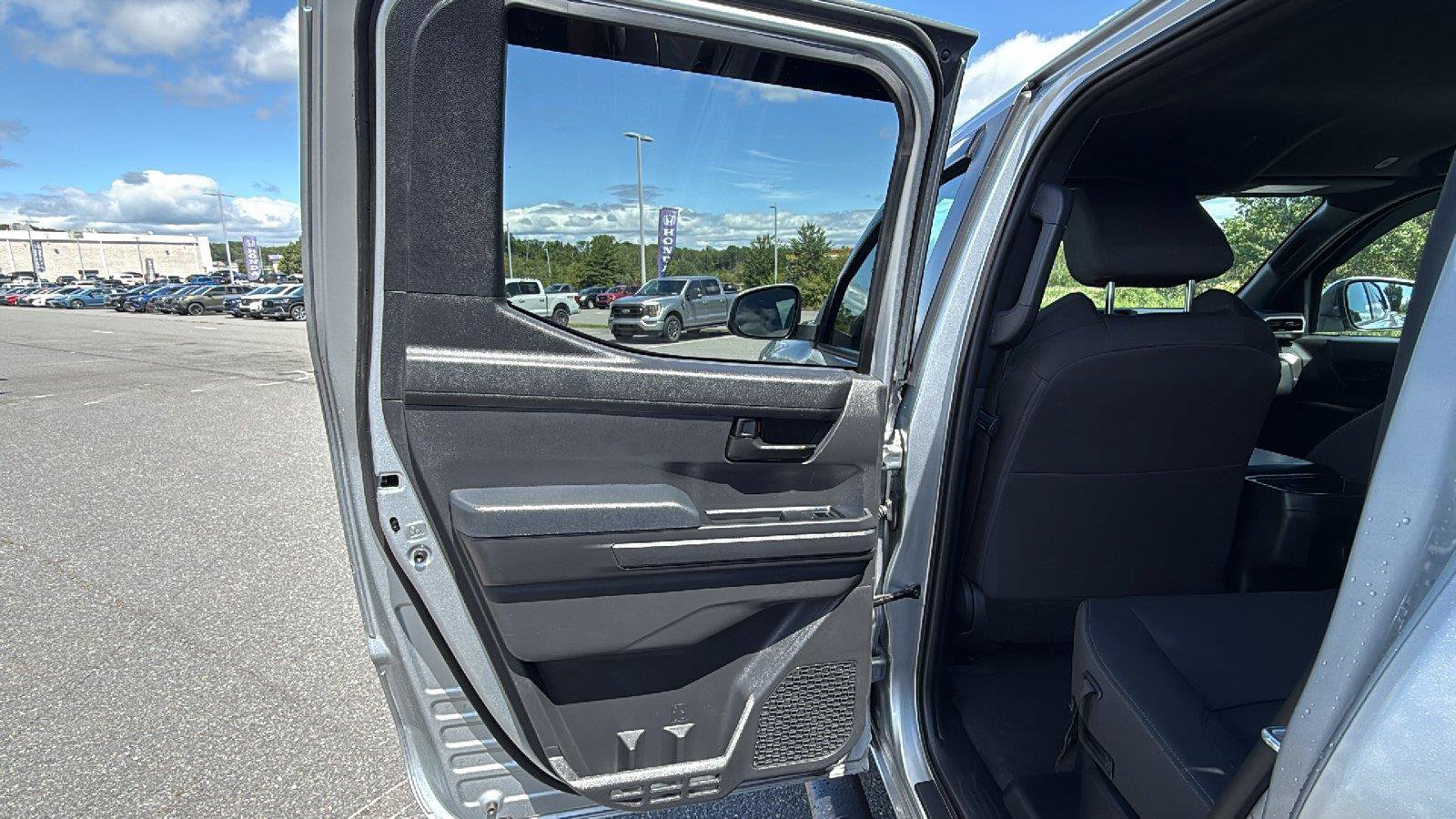 Used 2025 Toyota Tacoma SR5 AWD/4WD image 21