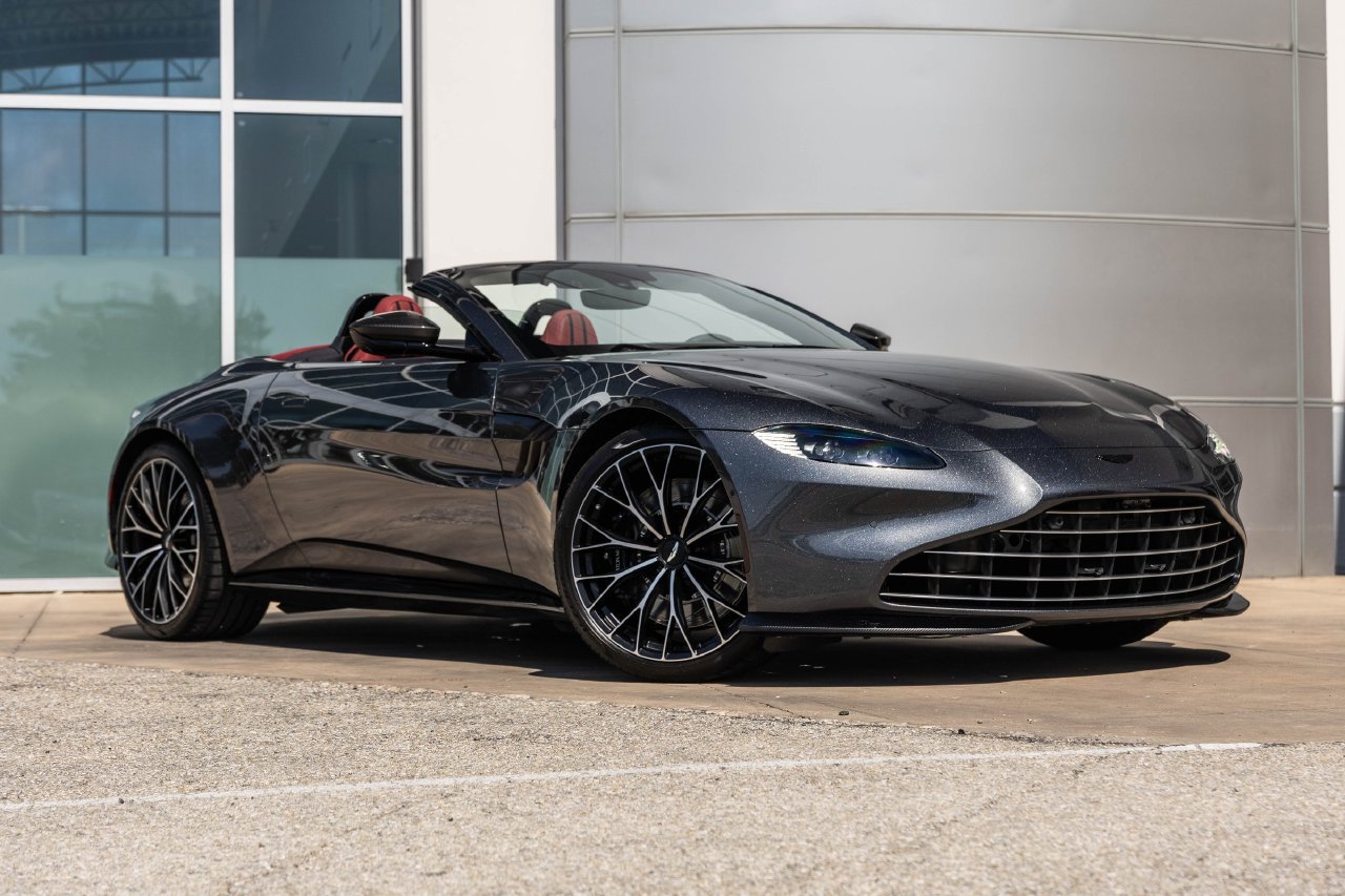 Used 2023 Aston Martin V8 Vantage Roadster RWD image 2