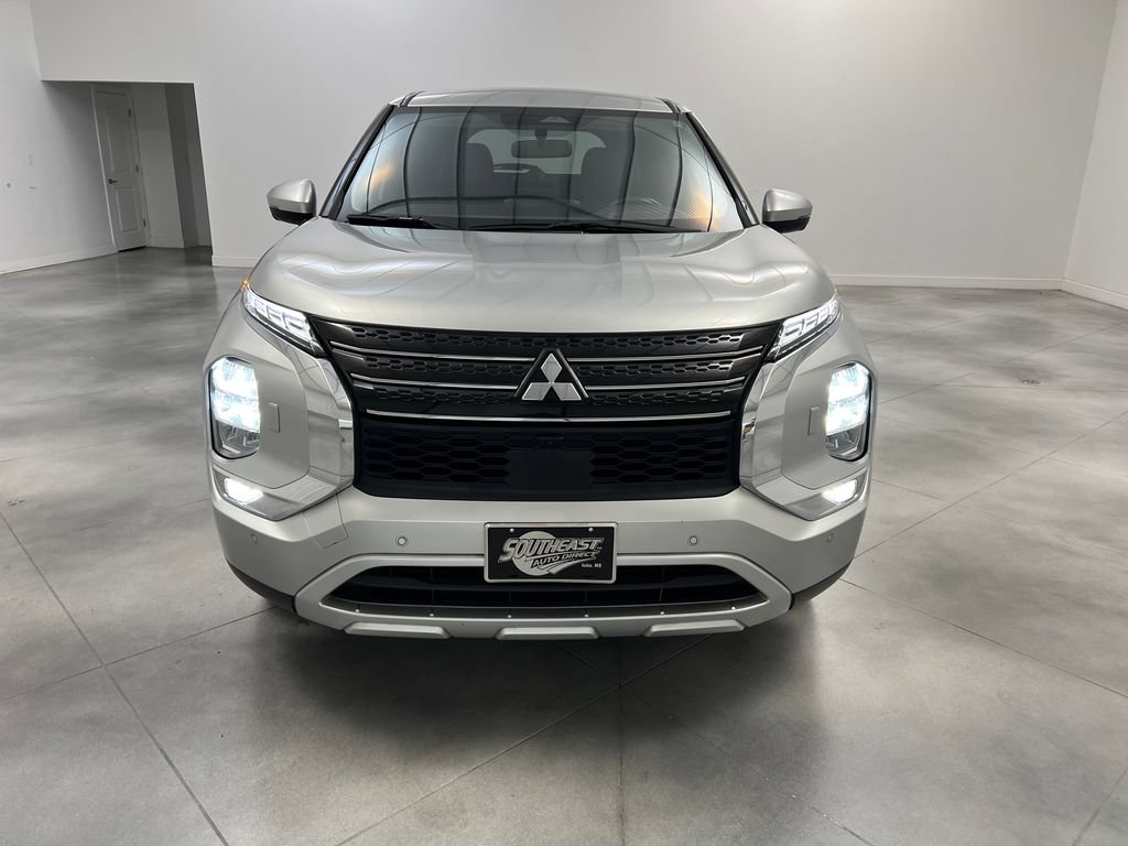 Used 2024 Mitsubishi Outlander SE AWD/4WD image 3