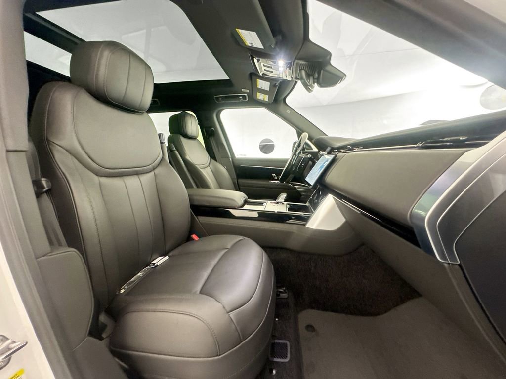 New 2026 Land Rover Range Rover SE image 28