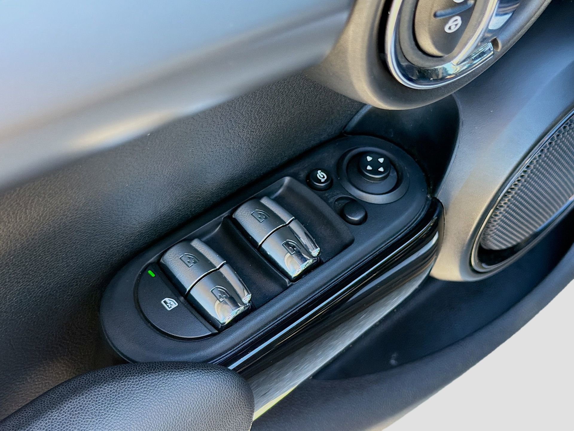 Used 2022 MINI Cooper S image 23