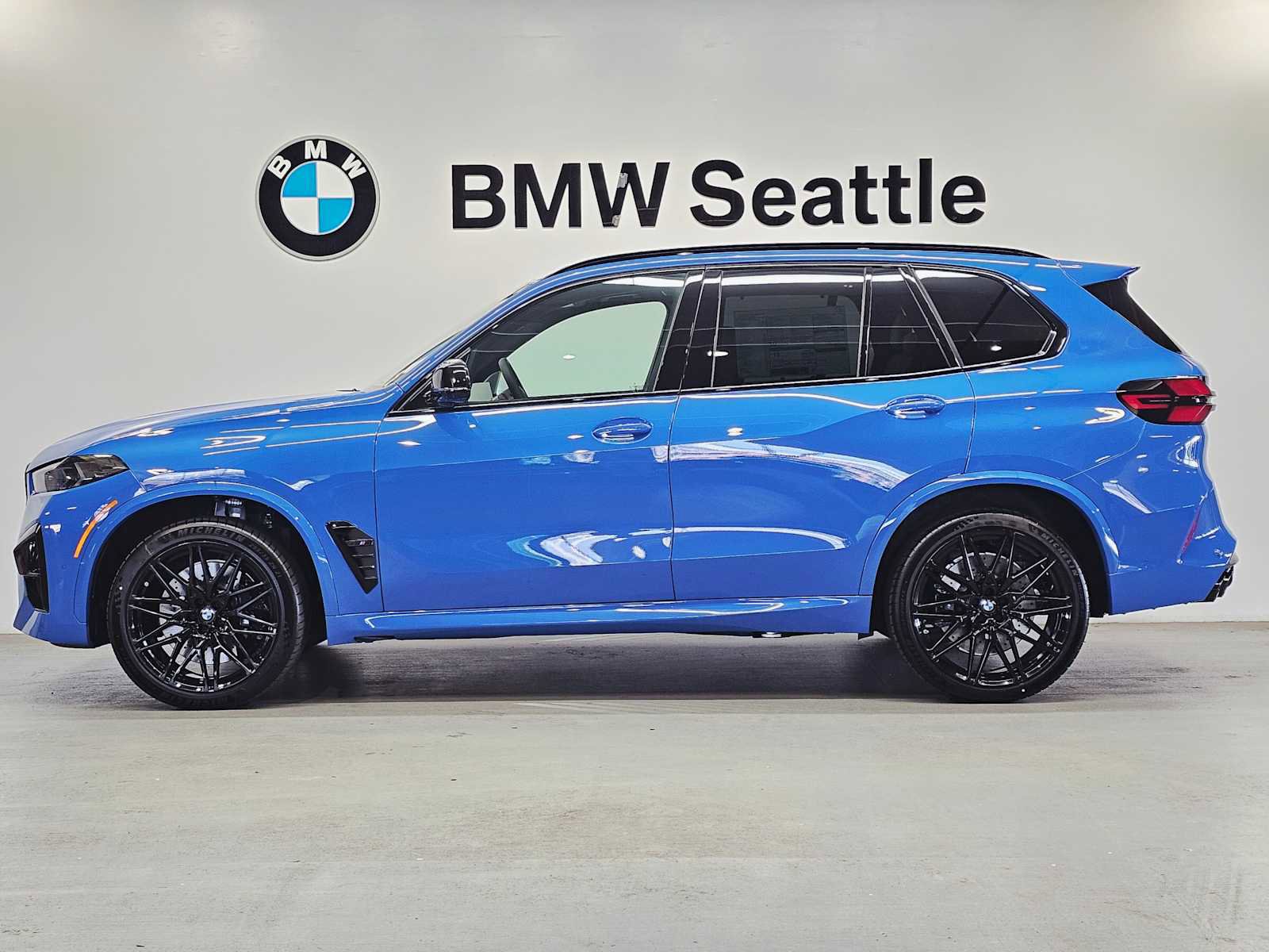 New 2026 BMW X5 M Competition w/ Executive Package image 3