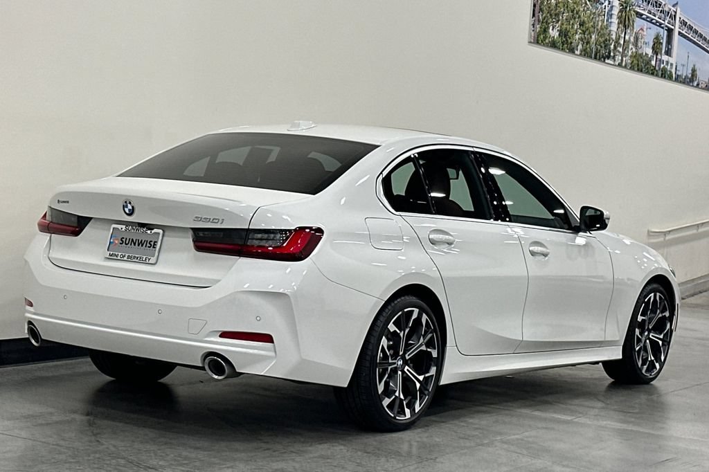 Used 2025 BMW 330i Sedan w/ Premium Package RWD image 4