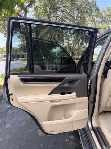 Used 2018 Lexus LX 570 4WD image 21