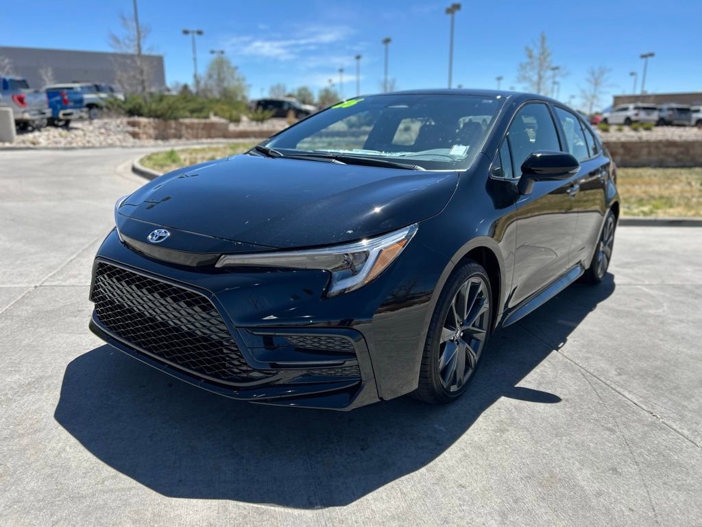 Used 2026 Toyota Corolla SE FWD image 3