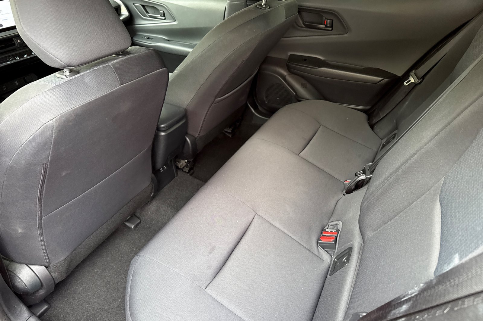 Used 2025 Toyota Prius LE FWD image 15
