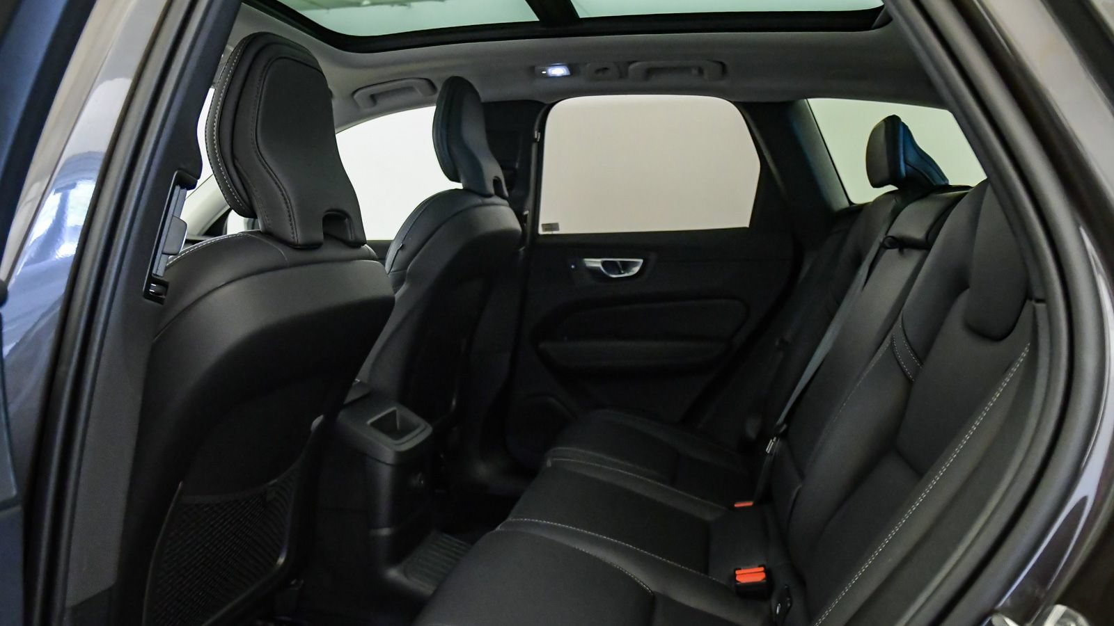 Certified 2024 Volvo XC60 T8 Ultimate w/ Protection Package Premier AWD/4WD image 19