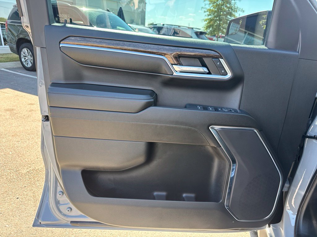 Used 2024 GMC Sierra 1500 Elevation w/ LPO, Elevation Black Package AWD/4WD image 10