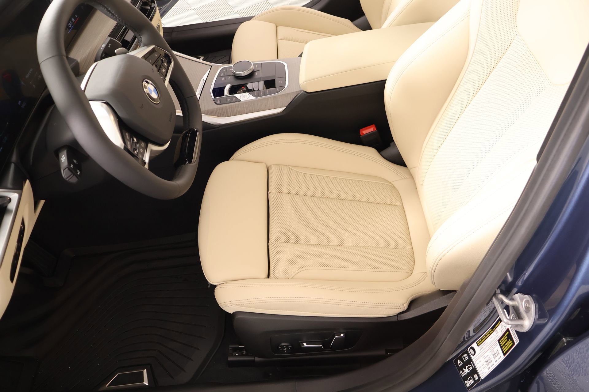 New 2026 BMW 330i xDrive Sedan w/ Premium Package AWD/4WD image 12