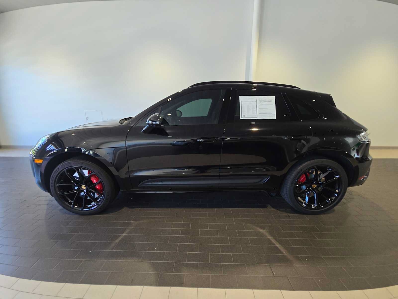 Used 2025 Porsche Macan GTS AWD/4WD image 2