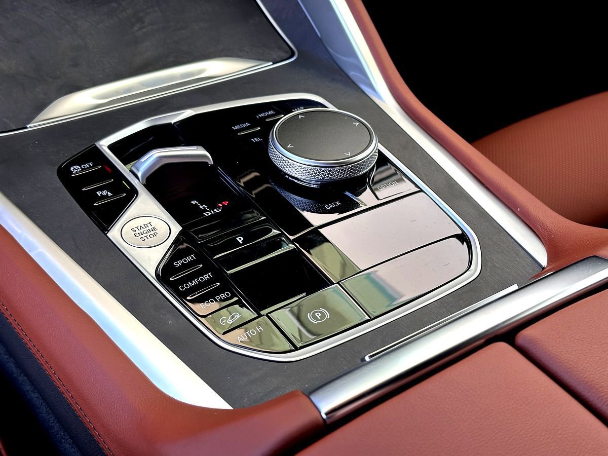 New 2026 BMW X6 xDrive40i w/ Climate Comfort Package image 16