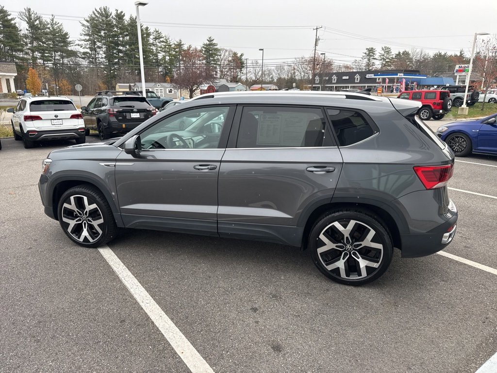 Used 2022 Volkswagen Taos SEL w/ Panoramic Sunroof Package image 5