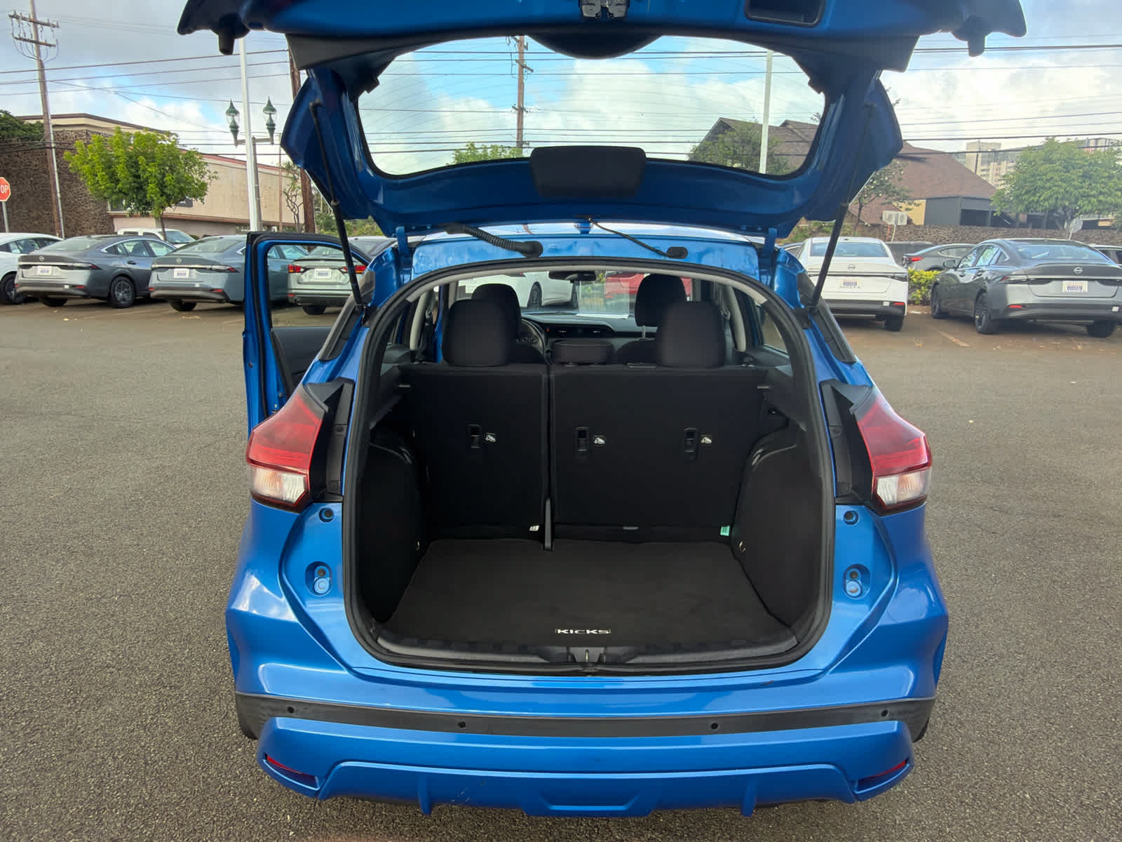 Used 2022 Nissan Kicks SV FWD image 11