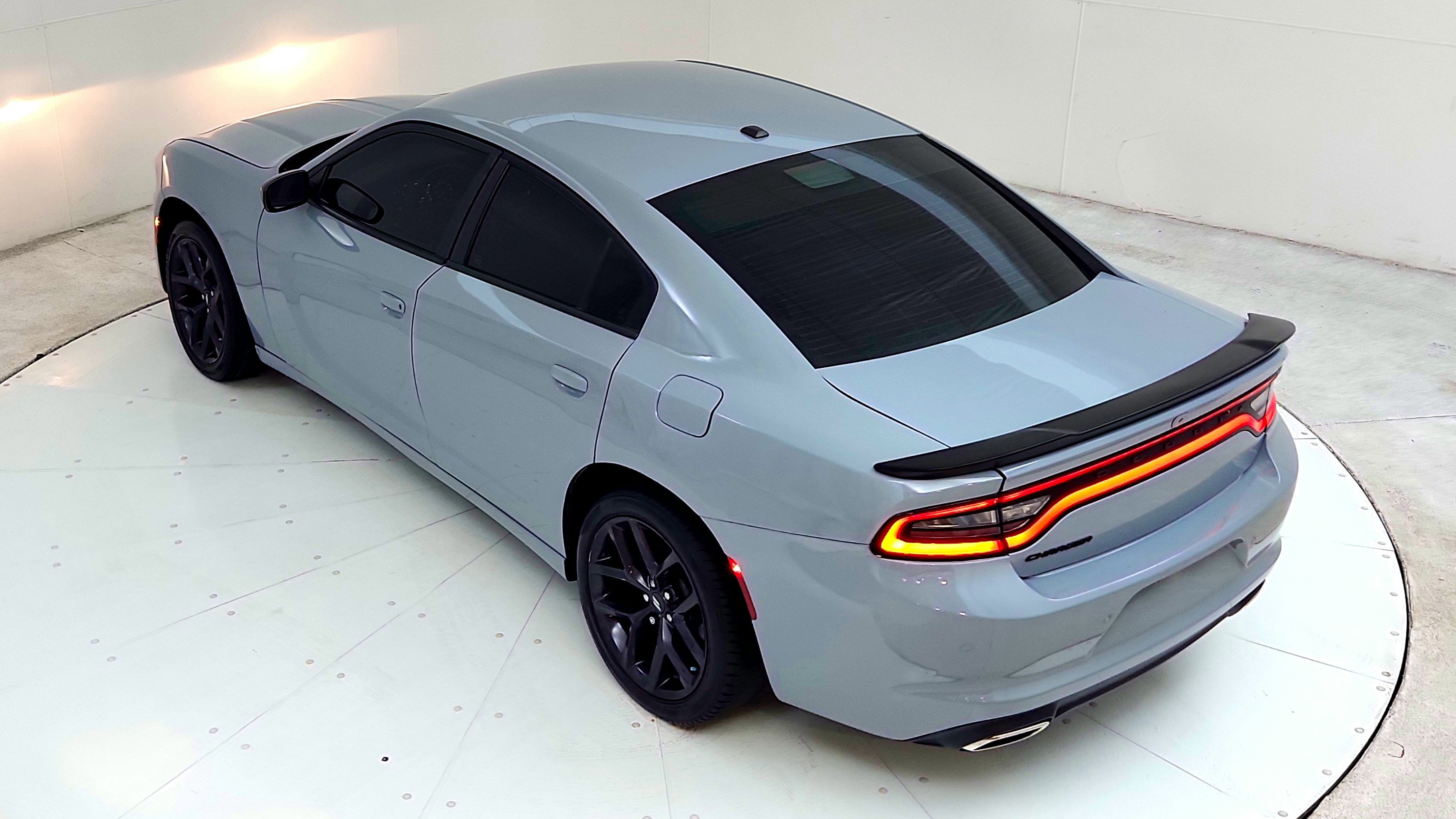 Used 2020 Dodge Charger SXT w/ Blacktop Package RWD image 15